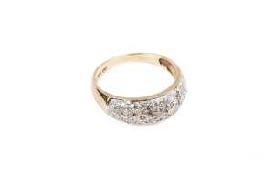 A diamond ring in 9 carat yellow gold - 2