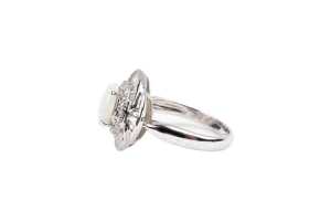 An opal and diamond ring in platinum - 3