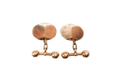 A pair of vintage oval cufflinks in 9 carat yellow gold