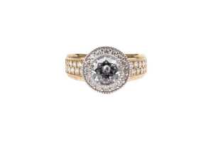 A cubic zirconia ring in 9 carat yellow gold