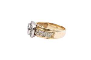 A cubic zirconia ring in 9 carat yellow gold - 3