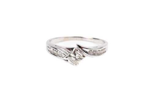 A diamond ring in 9 carat white gold