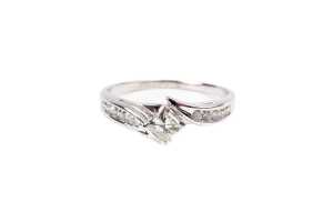 A diamond ring in 9 carat white gold