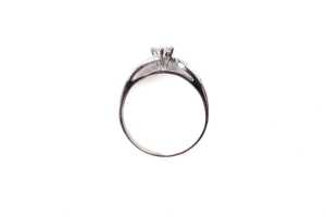 A diamond ring in 9 carat white gold - 4