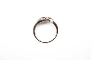 A diamond ring in 9 carat white gold - 4
