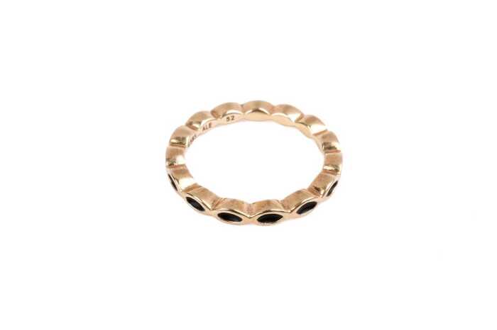 A Pandora Royal Victorian black enamel ring in 14 carat yellow gold