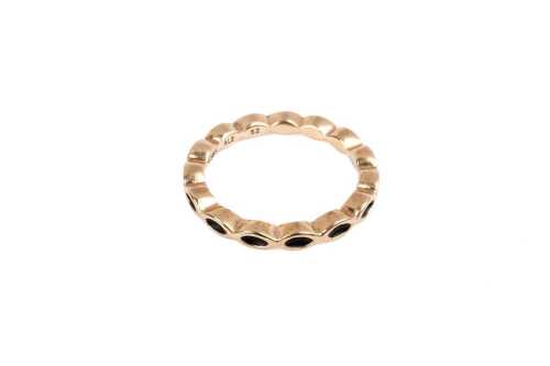 A Pandora Royal Victorian black enamel ring in 14 carat yellow gold