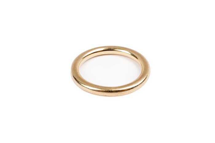 A Pandora band in 14 carat yellow gold