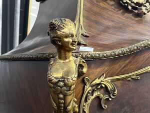 Italian mid 20th century fine quality reproduction rosewood cabinet in the French Louis XV style - 7