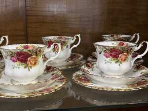 Royal Albert 'Old Country Roses' tea setting for six - 3