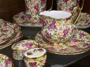 Royal Albert 'Old Country Roses Chintz Collection' porcelain tea setting for four - 4