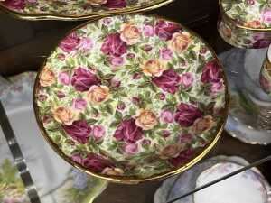 Royal Albert 'Old Country Roses Chintz Collection' porcelain tea setting for four - 5