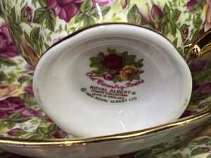 Royal Albert 'Old Country Roses Chintz Collection' porcelain tea setting for four - 6