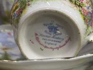 Antique Royal Albert 'Kentish Rookery' tea setting for nine - 5