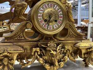 19th century French gilt spelter figural mantel clock depicting Diana, goddess of the hunt - 2