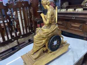 19th century French gilt spelter figural mantel clock depicting Diana, goddess of the hunt - 4