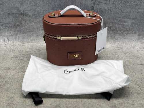 Etoile Oval Toiletry Case