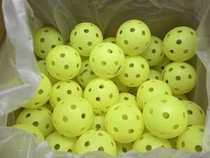 100 pack of Franklin FSPRO pickleballs. RRP $229. - 4
