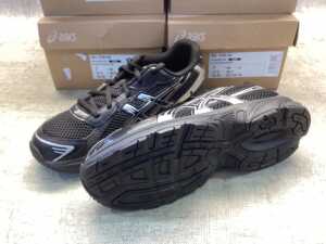 Four pairs of Asics Gel size US 7 kid's - 3
