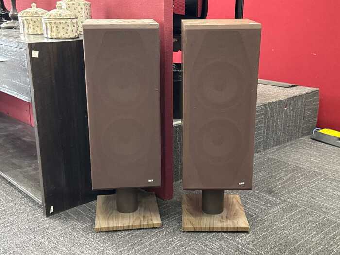 Pair of B&W floorstanding speakers