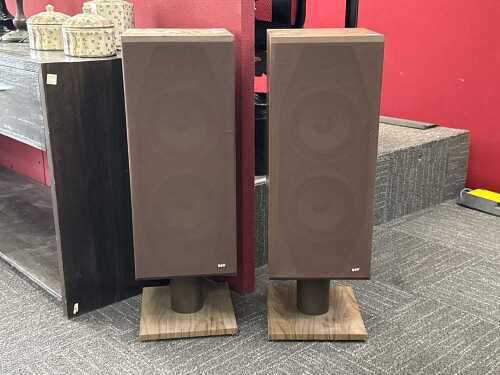 Pair of B&W floorstanding speakers