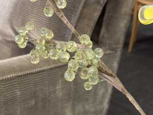 Art glass decorator items including glass flowers and grapes - 5