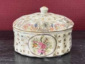 Three Chinese ceramic decorative pieces - 3