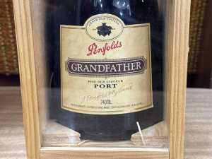 Three bottles of port in presentation boxes - 2