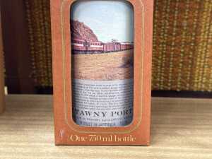 Three bottles of port in presentation boxes - 3