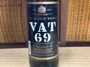 Two bottles of scotch whisky including Johnnie Walker Black Label 1lt - 4