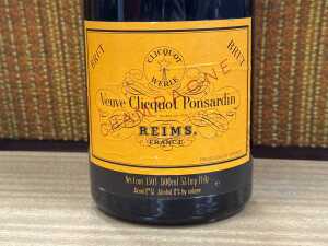 Veuve Clicquot Ponsardin Brut Champagne, Magnum - 2