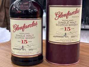 Glenfarclas 15yo Scotch whisky in original packaging - 2