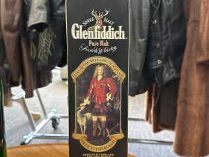 Glenfiddich Clan Sutherland pure malt Scotch whisky in presentation tin - 4