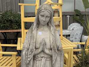 Stone statue of the Virgin Mary - 2