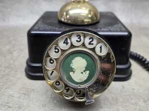 Reproduction telephone - 3