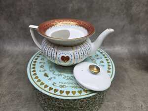 Wedgwood 'Queen of Hearts' porcelain tea setting for one - 2
