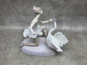 Lladro 'Graceful Dance' porcelain figure - 2