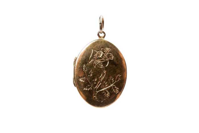 An oval locket in 9 carat gold
