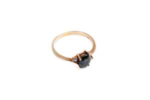 A sapphire and diamond ring in 9 carat yellow gold - 2