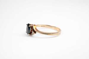 A sapphire and diamond ring in 9 carat yellow gold - 3