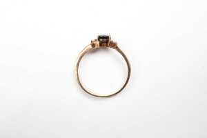 A sapphire and diamond ring in 9 carat yellow gold - 4