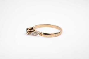 A diamond ring in 9 carat yellow gold - 3
