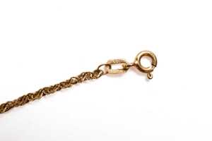 A twist link bracelet and a cross in 9 carat yellow gold - 4