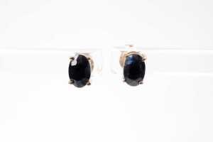 A pair of sapphire stud earrings in 9 carat yellow gold