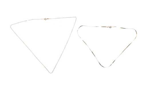 Two broken chains in 9 carat yellow gold