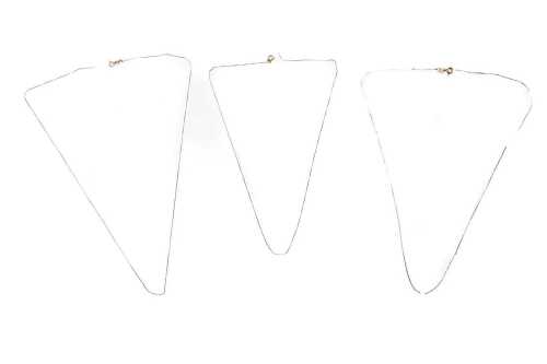 Three broken chains in 9 carat yellow gold