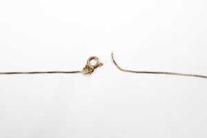 Three broken chains in 9 carat yellow gold - 3
