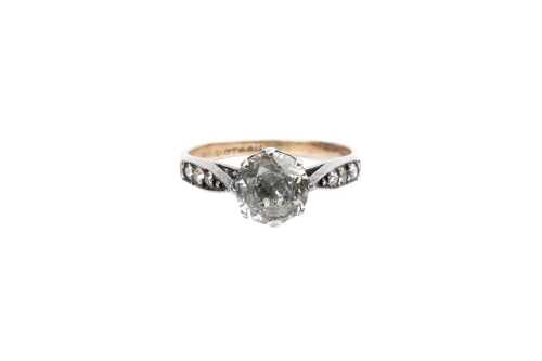 A cubic zirconia ring in 9 carat yellow gold and silver