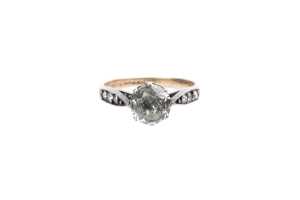 A cubic zirconia ring in 9 carat yellow gold and silver