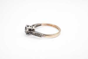 A cubic zirconia ring in 9 carat yellow gold and silver - 3